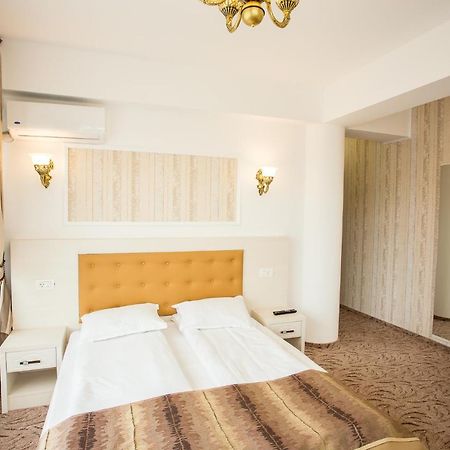 Hotel-Restaurant Ayan Piatra Neamt Ngoại thất bức ảnh